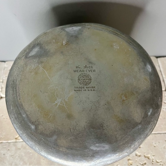 VINTAGE WEAREVER 3048
ALUMINUM COFFEE POT
Antique Kitchen Tea Cooker - Picture 11 of 13